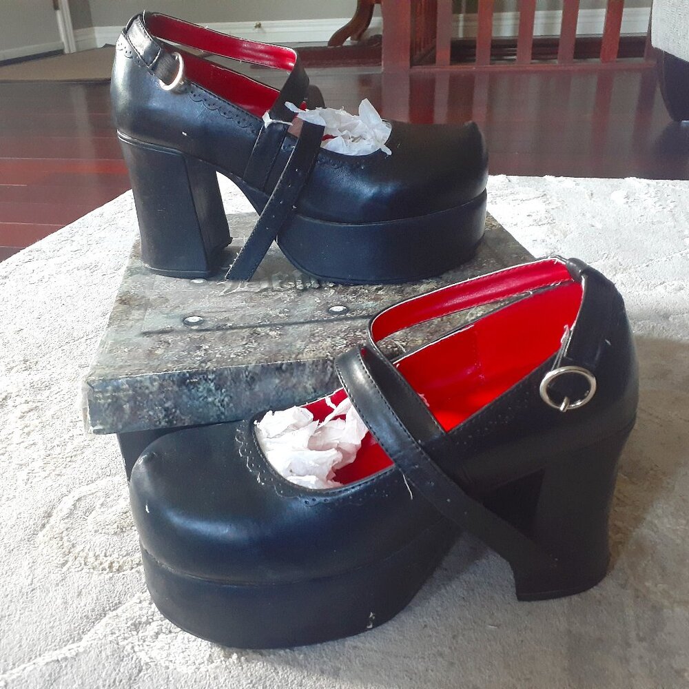 Black platform sheos